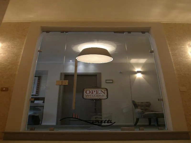 Zuretti 61 Bed & Breakfast Milan 2*,  Italy