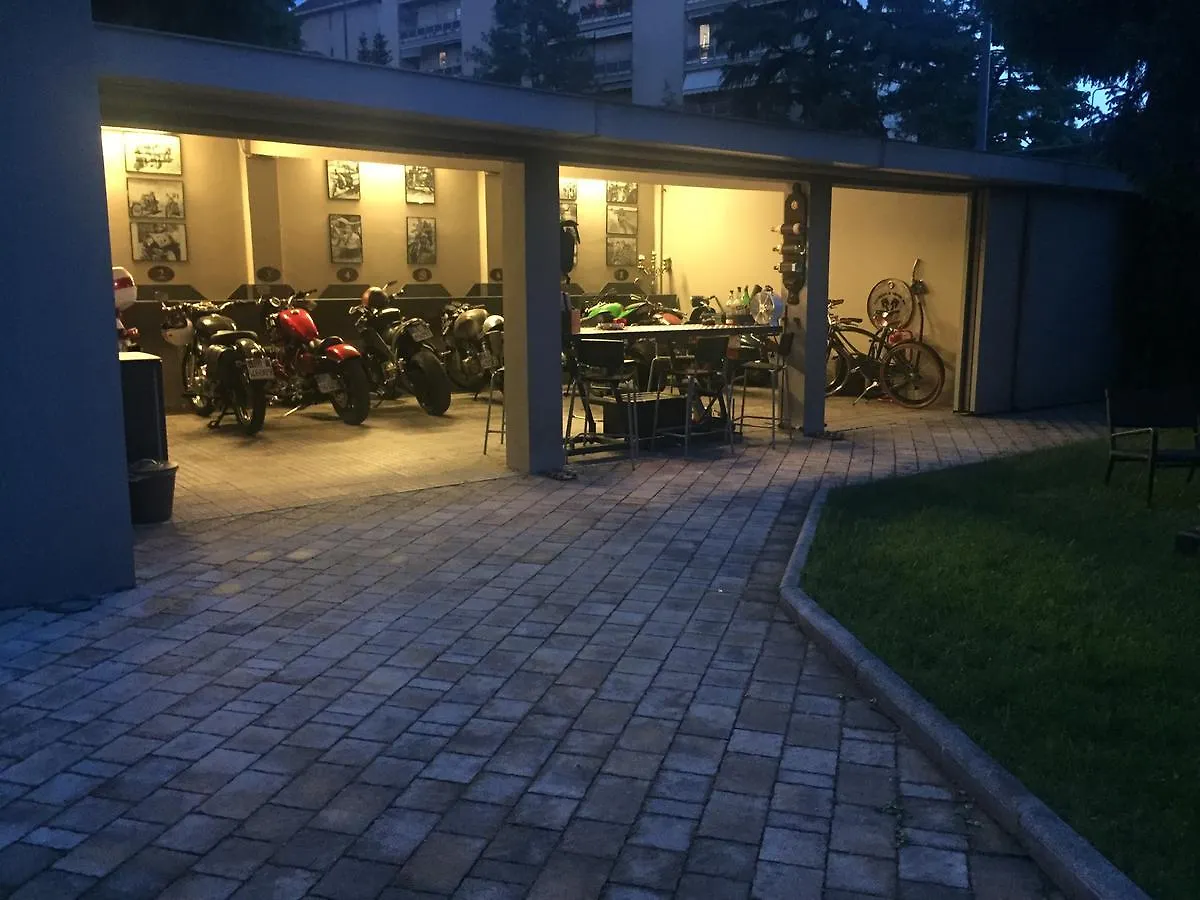 Zuretti 61 Bed & Breakfast Milan 2*,